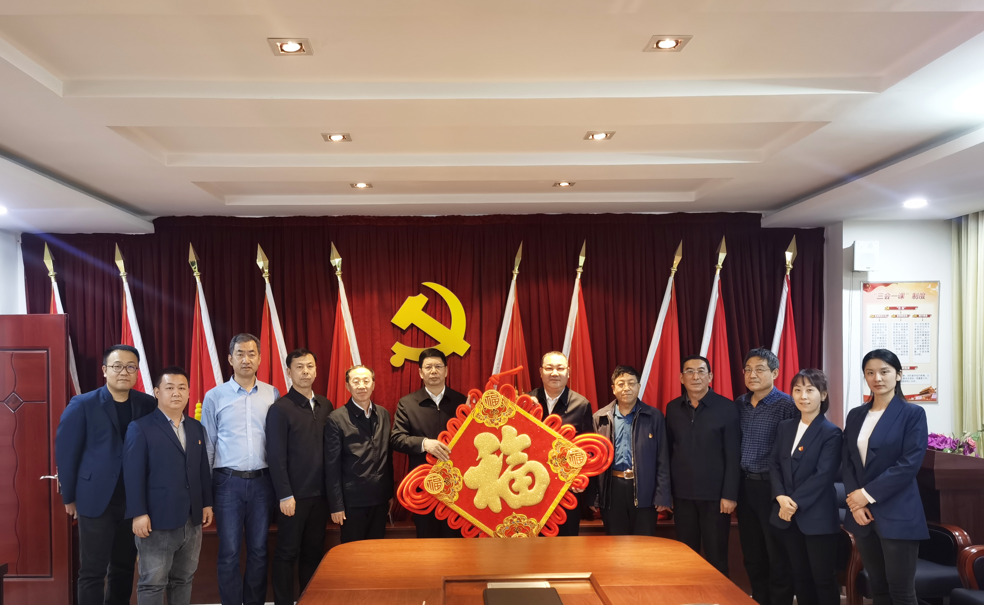 自治區(qū)政協(xié)副主席、工商聯(lián)主席安潤生等領(lǐng)導蒞臨協(xié)會慰問指導